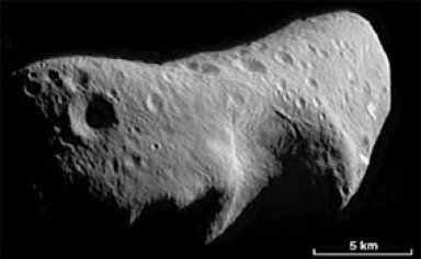 Астероид Эрос на фотографиях зонда