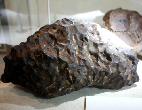 Огромный фрагмент Сихотэ-Алинского метеорита
