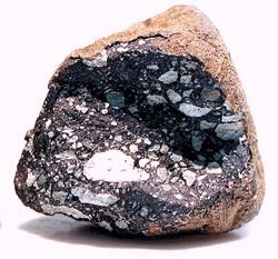 Типичный лунный метеорит