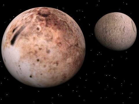 Красноватая поверхность Плутона
