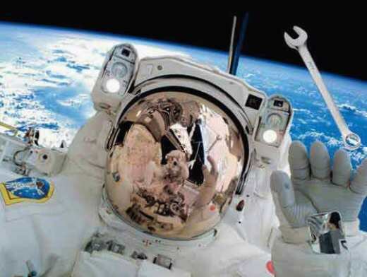 Астронавт добавил космического мусора