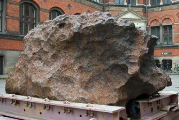 20-тонный метеорит Агпалилик в Копенгагене