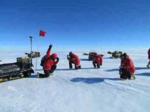 Поиск метеоритов в Антарктиде