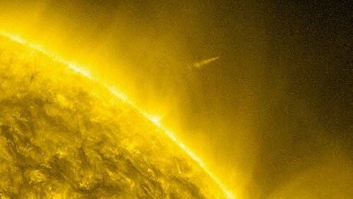 Сближение кометы Лавджоя с Солнцем