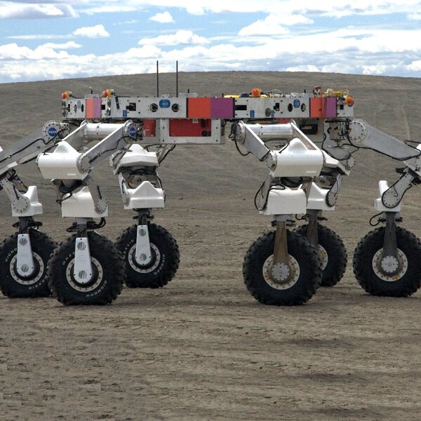 Двухтонный робот, способный прыгать на астероиде