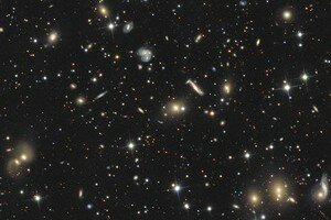 «Дискотека» молодых галактик: в центре внимания
